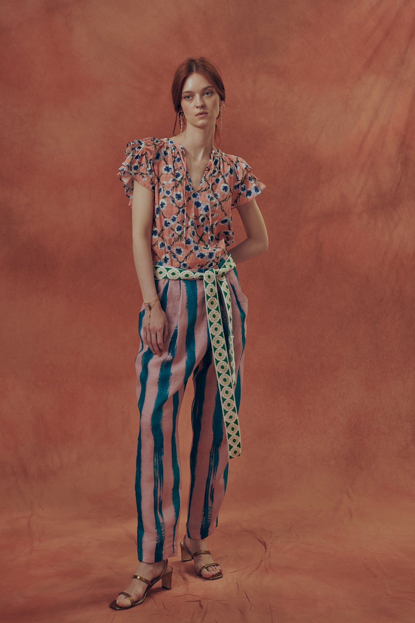 Blusa volantes estampado "Claveles"