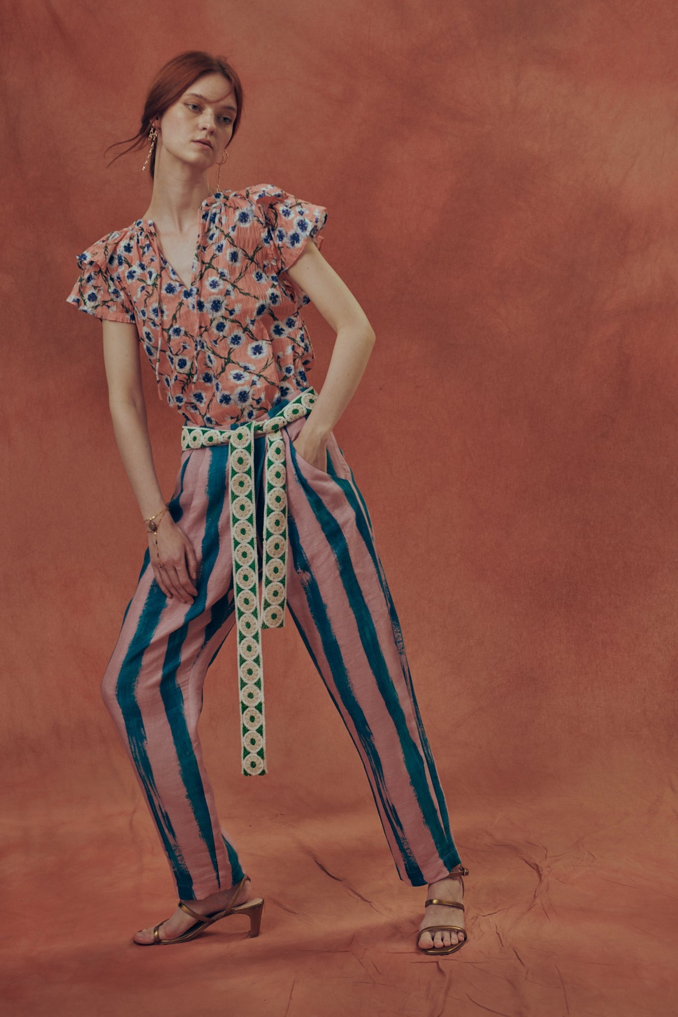 Blusa volantes estampado "Claveles"