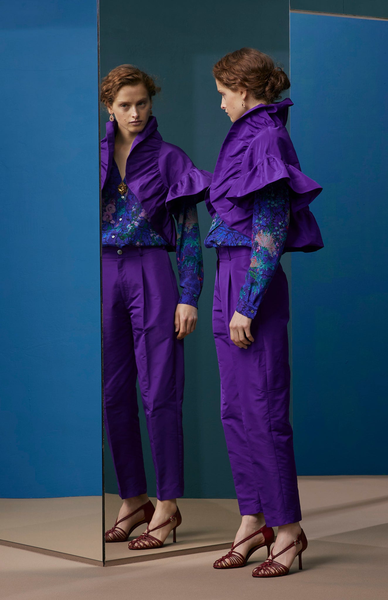 FW25-AM01 LILAC Bolero en tafetán con volantes en cuello y manga.