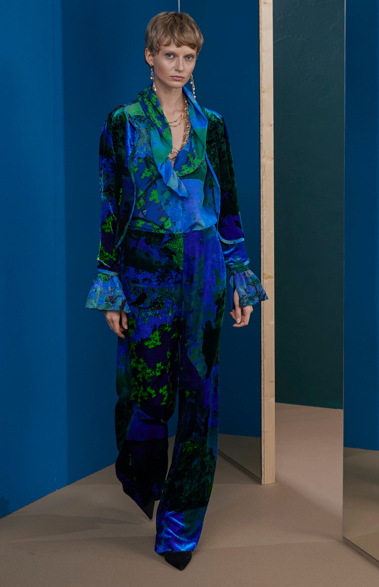 FW25-AM05BLUE Americana bolero estampado "Papel pintado"