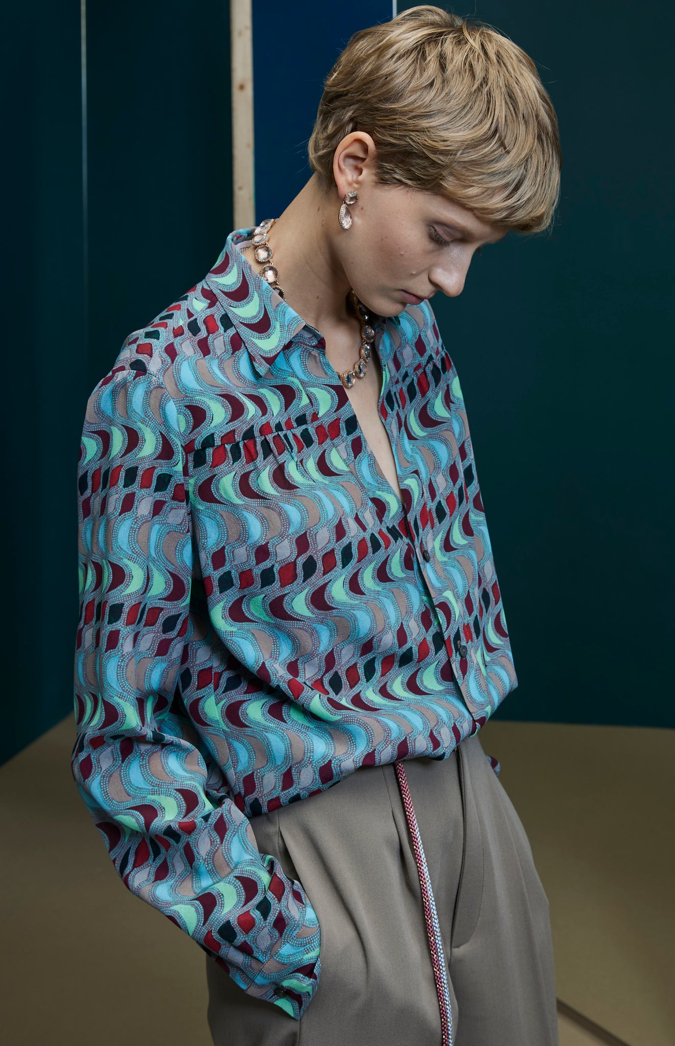 FW25-B003 Blusa azul estampado "Geométrico"