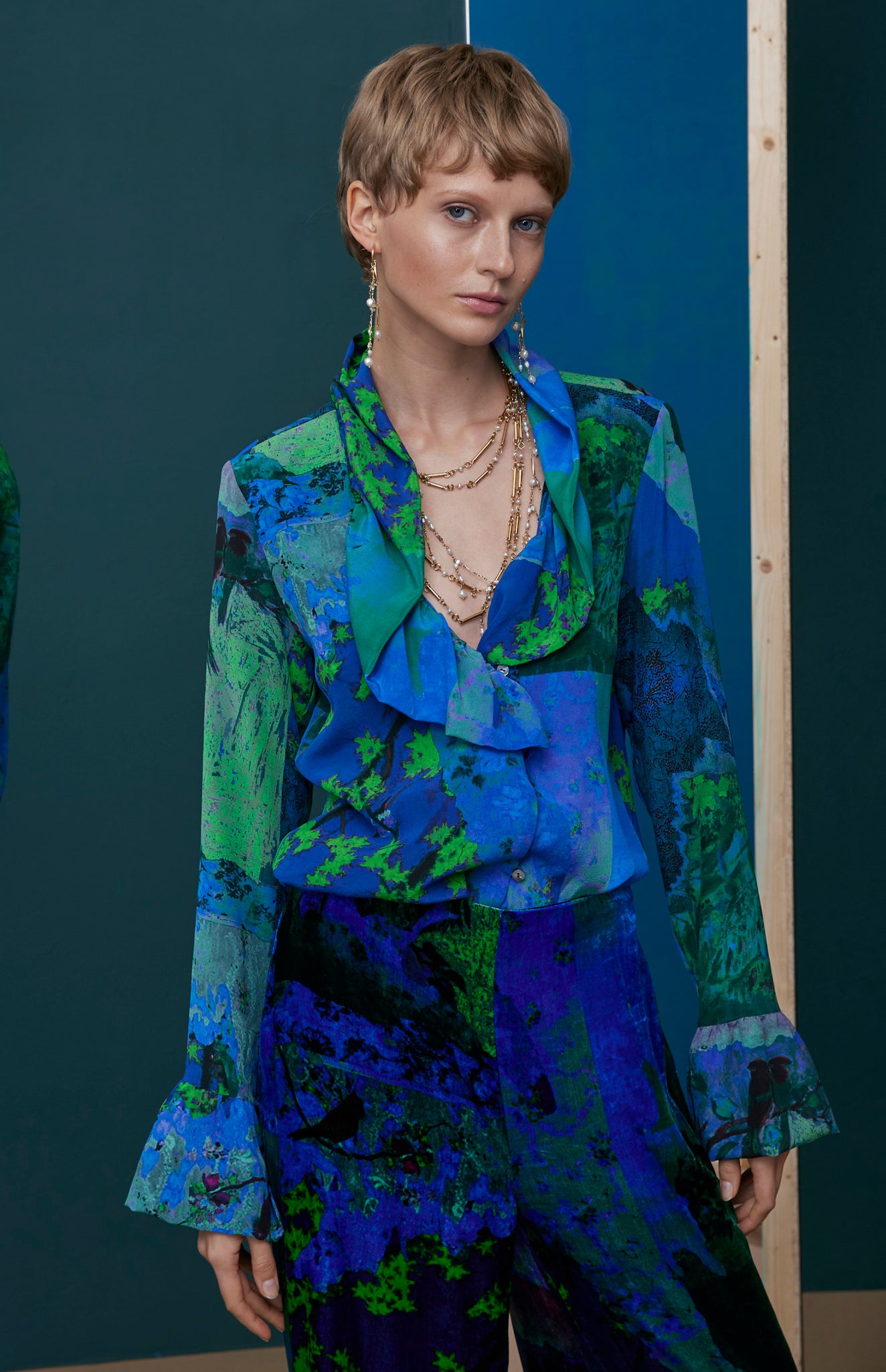 FW25-B009 Blusa pañuelo estampado “papel pintado”