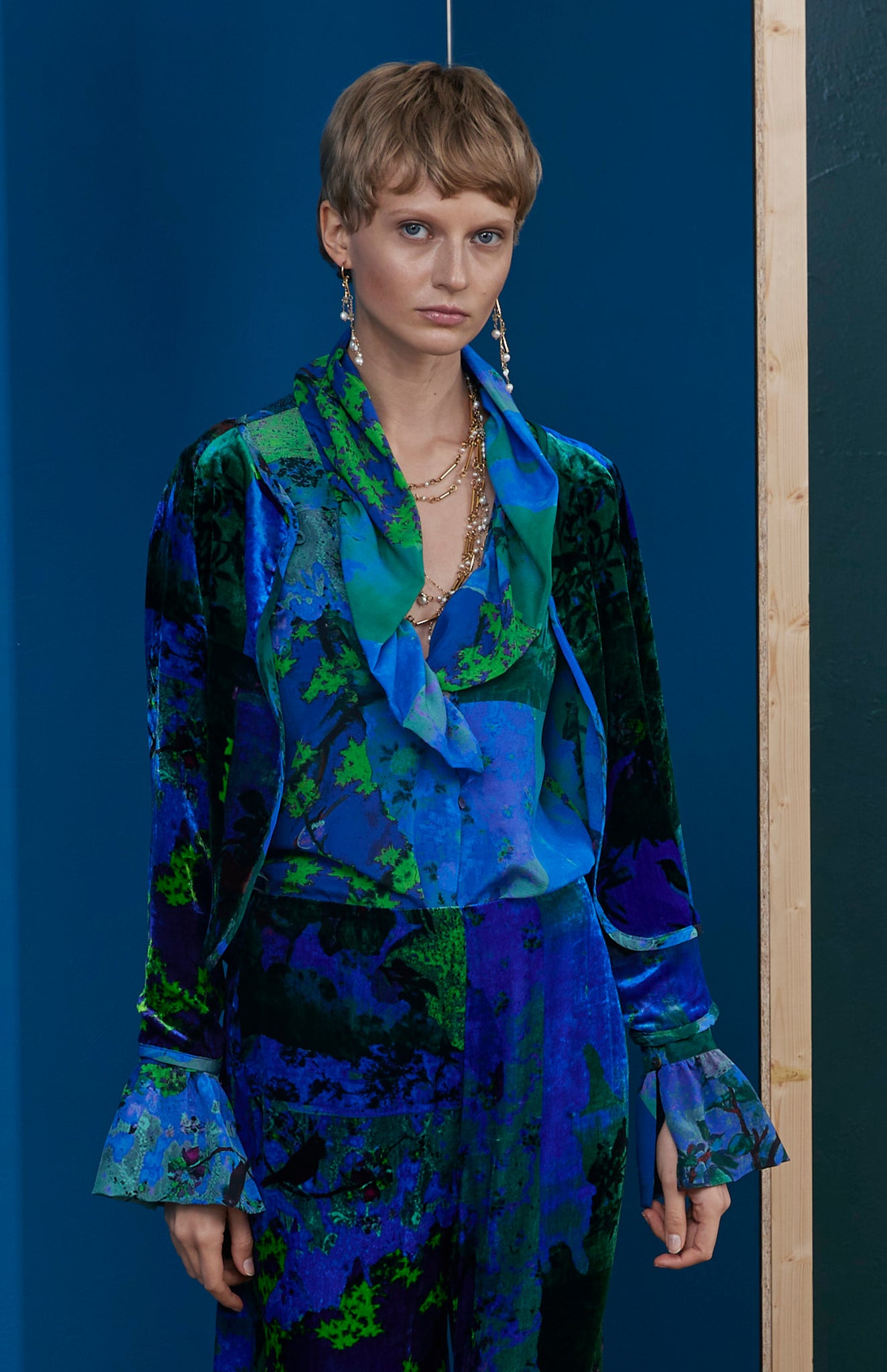 FW25-B009 Blusa pañuelo estampado “papel pintado”