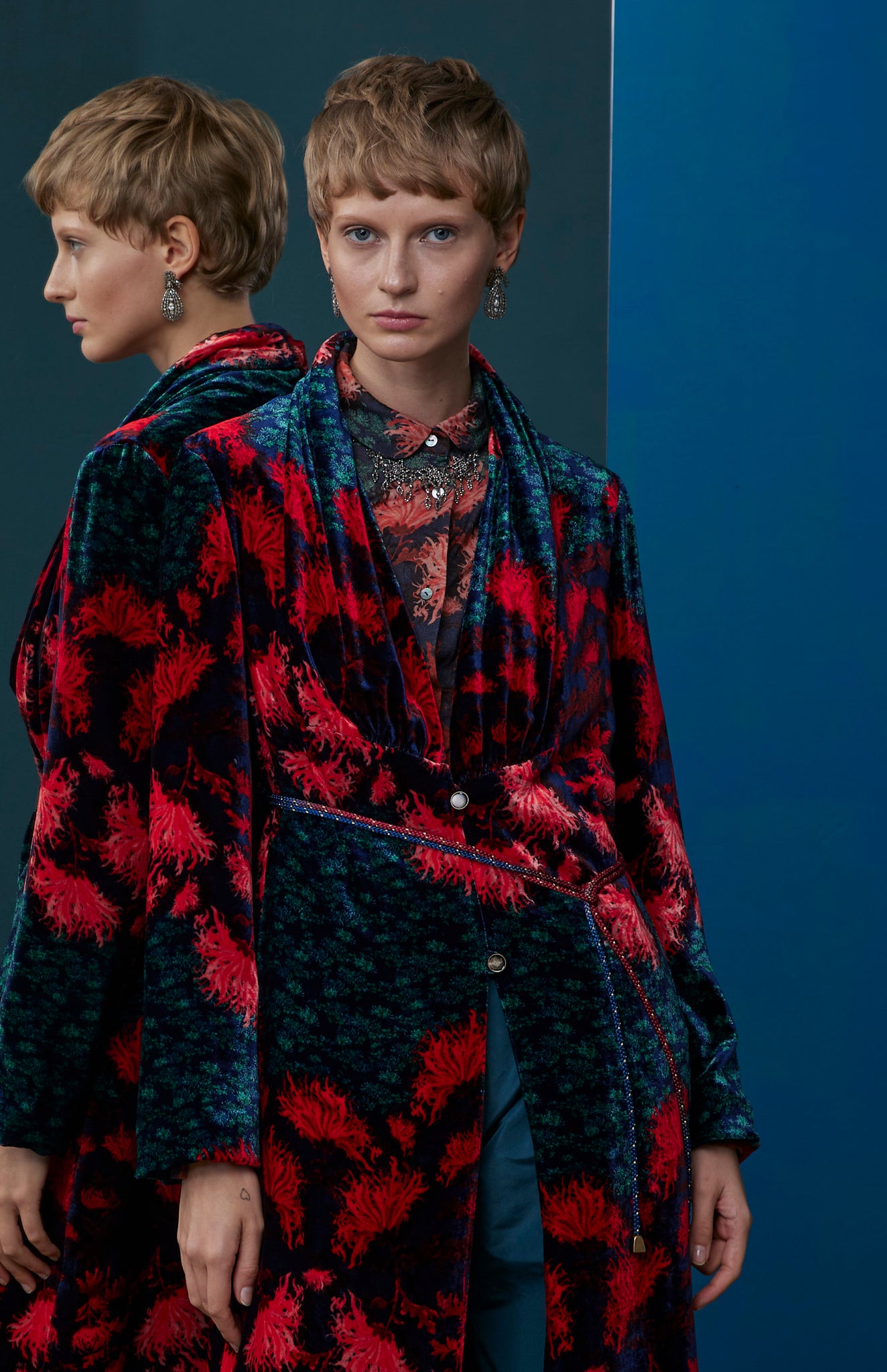 FW25-B015 Blusa en punto de lana estampado “Crisantemos”