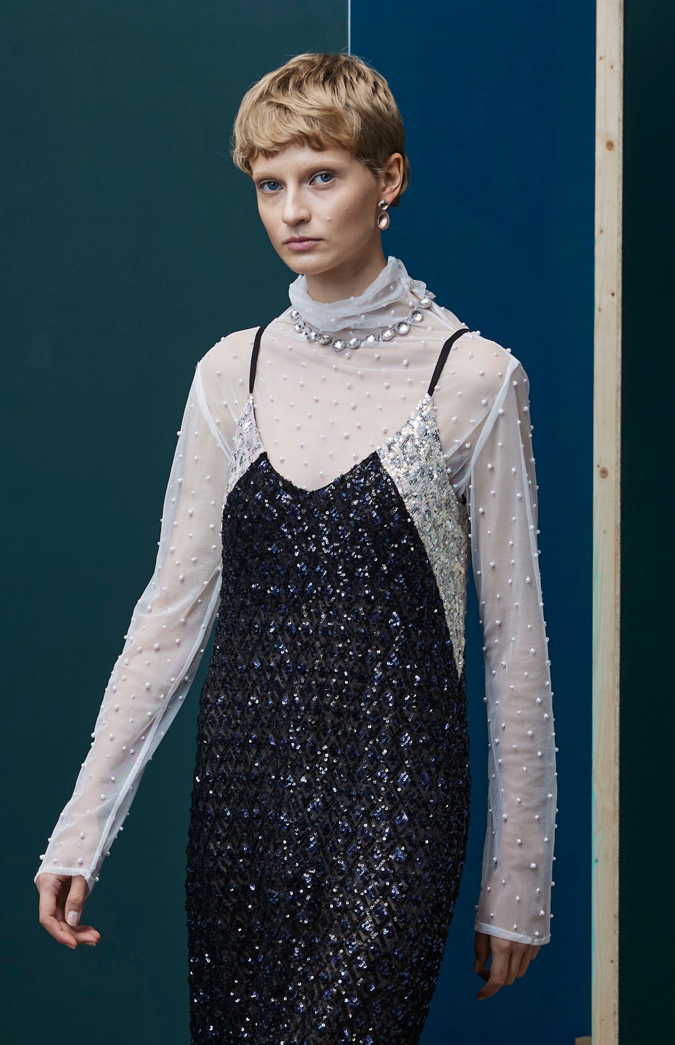 FW25-B024 Top en gasa con pequeñas perlas bordadas