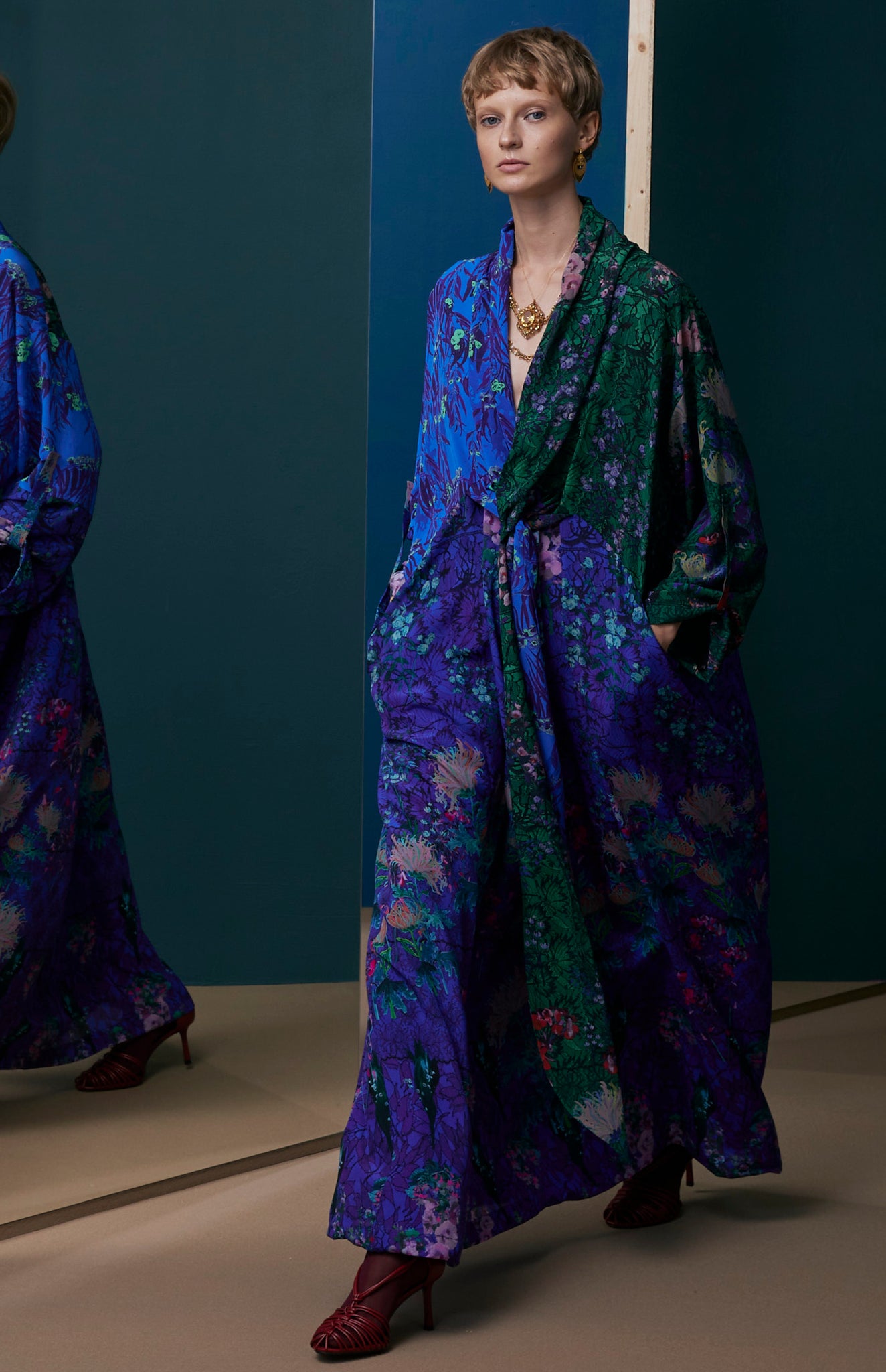 FW25-V011 Kimono estampado "Floral sobre encaje"