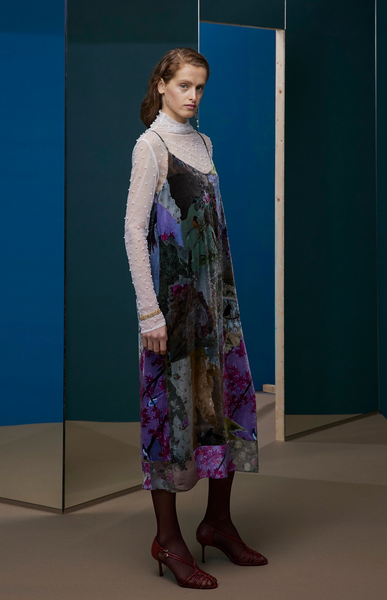 FW25-V014 Vestido en terciopelo estampado “Papel pintado”