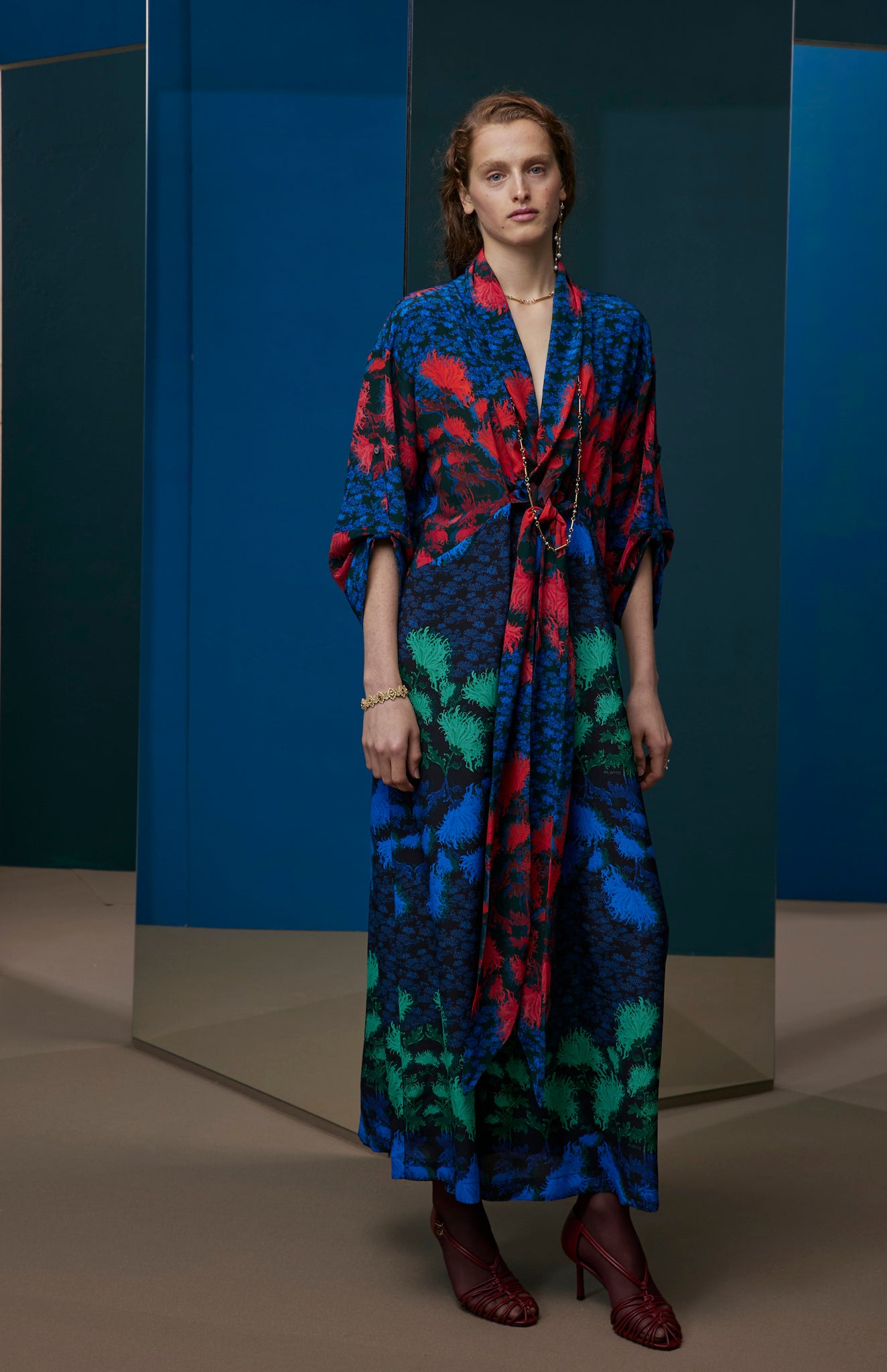 FW25-V019 Vestido kimono en seda estampado “Crisantemos“