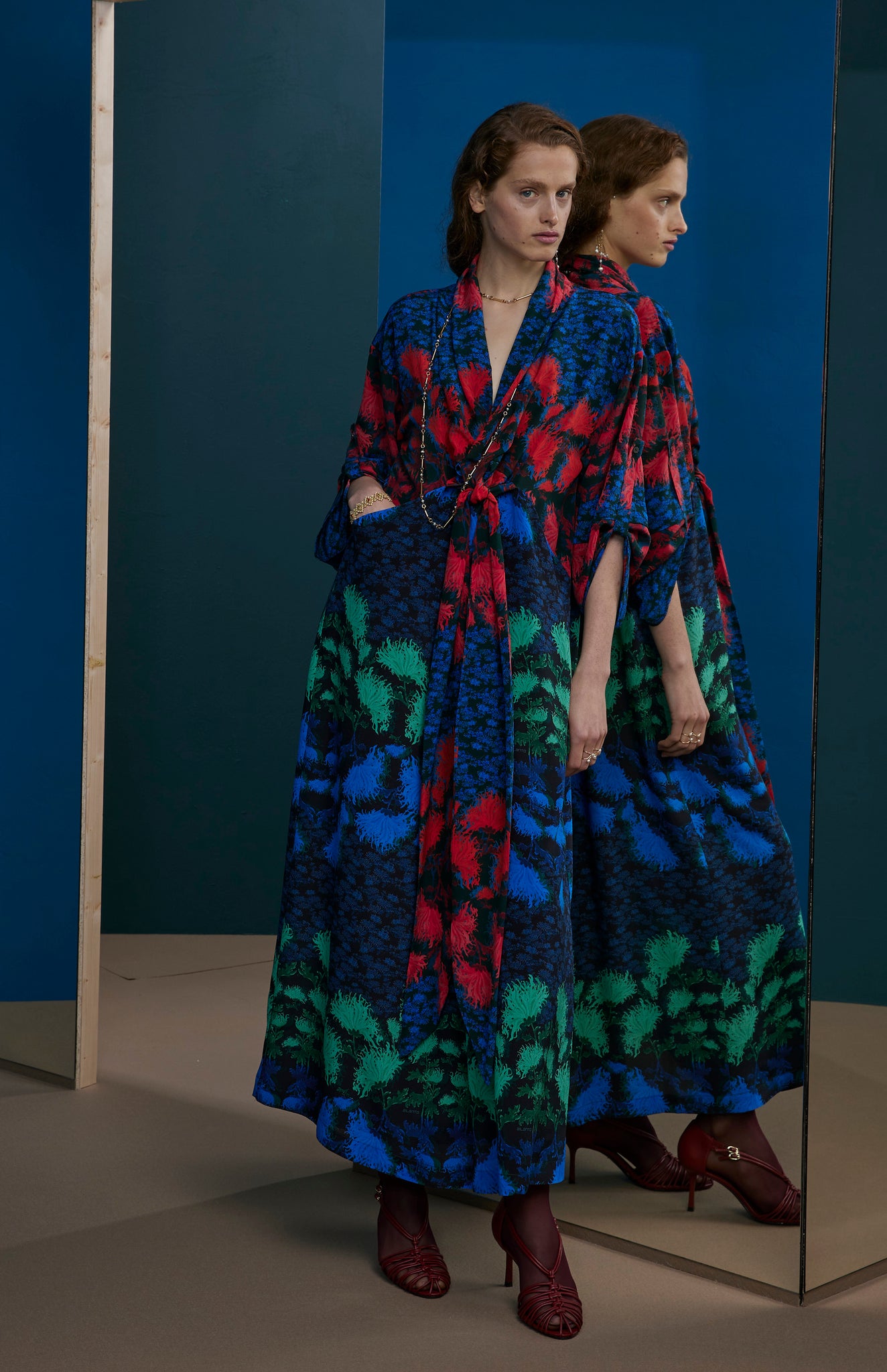 FW25-V019 Vestido kimono en seda estampado “Crisantemos“